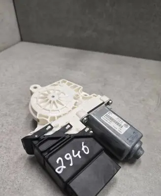 Volkswagen Tiguan Rear door window regulator motor 5N0959703F C03385480