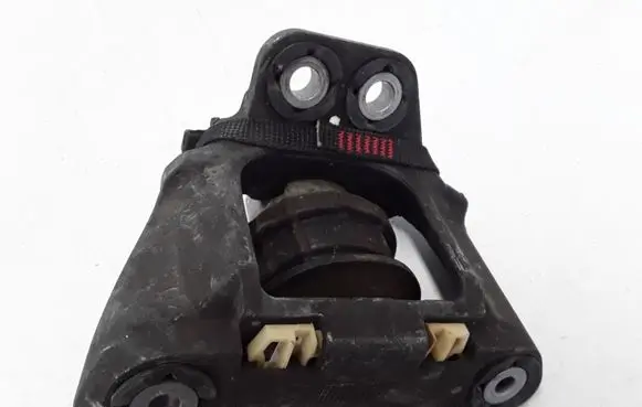 Volvo XC90 Engine mount bracket 31330588