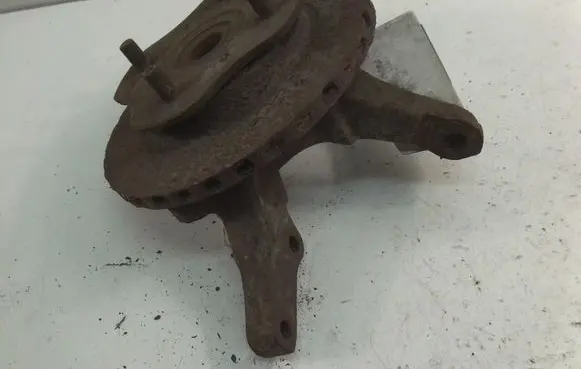 Nissan Sunny Front wheel hub spindle knuckle 