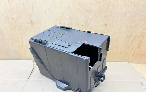 Peugeot 3008 I Battery box tray 9663615380 M04010A100