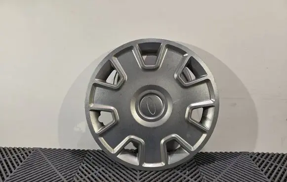 Toyota Auris E180 R17 wheel hub/cap/trim 