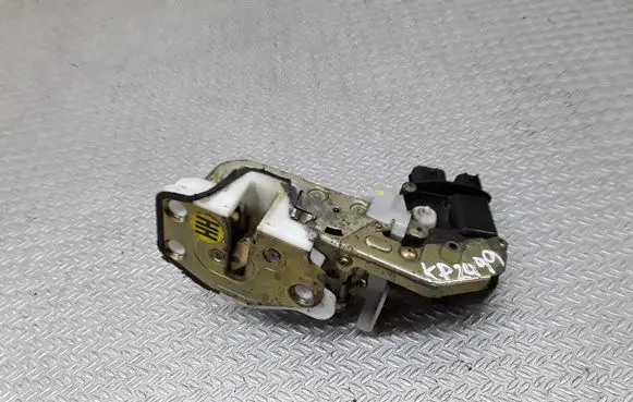Honda HR-V Front door lock 