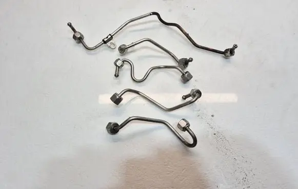 Renault Master III Fuel injector supply line/pipe