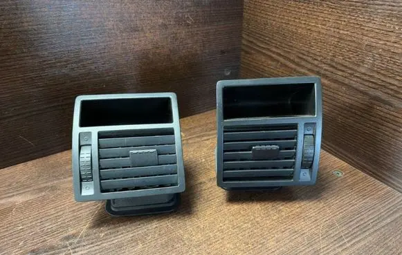 Volkswagen Transporter - Caravelle T5 Dashboard side air vent grill/cover trim 7H1819204 7H1819203