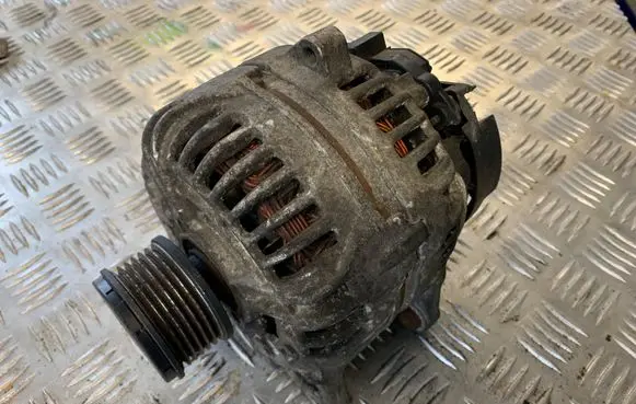Renault Clio III Generator/alternator 8200390676