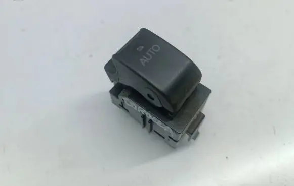 Toyota Corolla E120 E130 Electric window control switch 8481002041 37077B