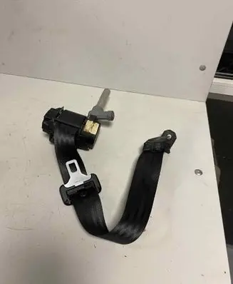 Volvo S40 Rear seatbelt 8639549