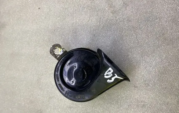Volkswagen PASSAT B5 Horn signal 703881157 011157 58129
