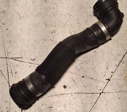 Engine coolant pipe/hose
