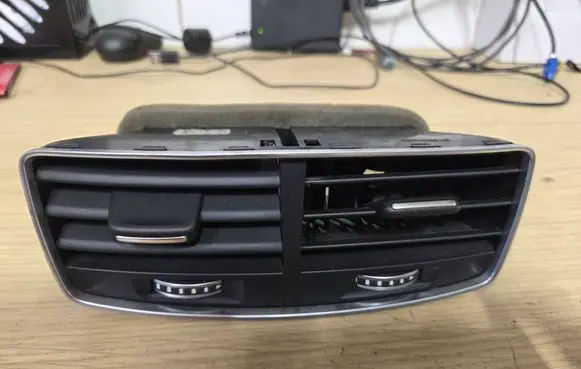 Audi A8 S8 D4 4H Rear air vent grill 4H0819203B 07999S14