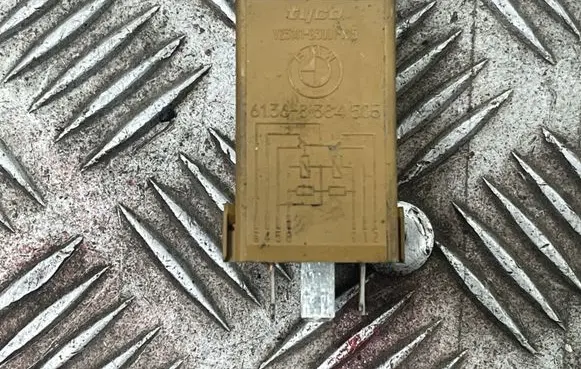 BMW 5 E60 E61 Window control relay 61368384505