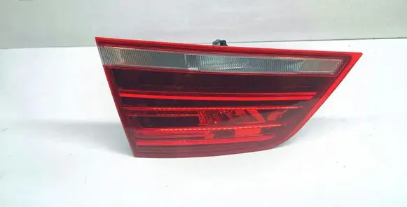 Tailgate rear/tail lights