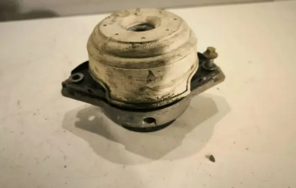 Mercedes-Benz ML W166 Engine mount bracket A1662405917