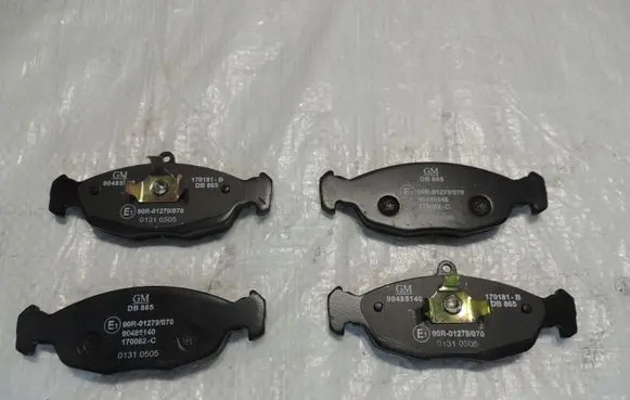 Opel Astra F Brake pads (front) 90485140