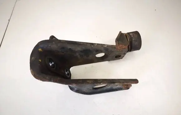 Suzuki Ignis Engine mounting bracket