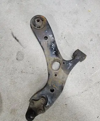 Toyota Avensis T270 Front lower control arm/wishbone