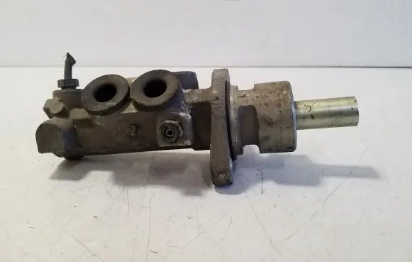 Master brake cylinder