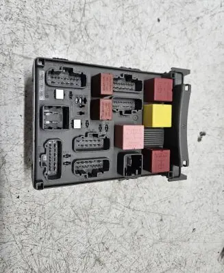 Renault Espace - Grand espace IV Fuse module 518837018 8200004201E