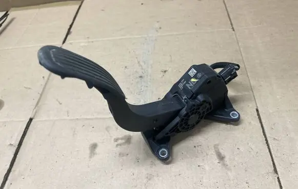 Toyota C-HR I Accelerator throttle pedal 78110F4022