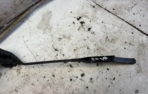 Audi A4 S4 B5 8D Front wiper blade arm 8D1955407