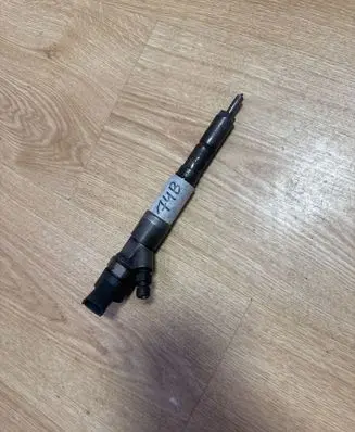 BMW 5 E39 Fuel injector 0445110047