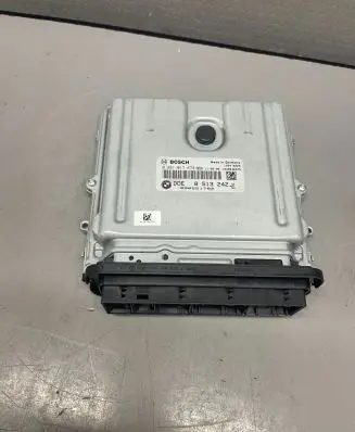 BMW 5 F10 F11 Engine control unit/module 8513242 1039S46975 0281017679