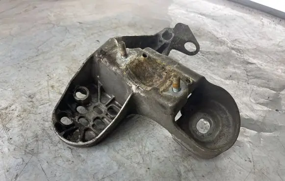 Audi A6 S6 C5 4B Engine mounting bracket 4B0199351B
