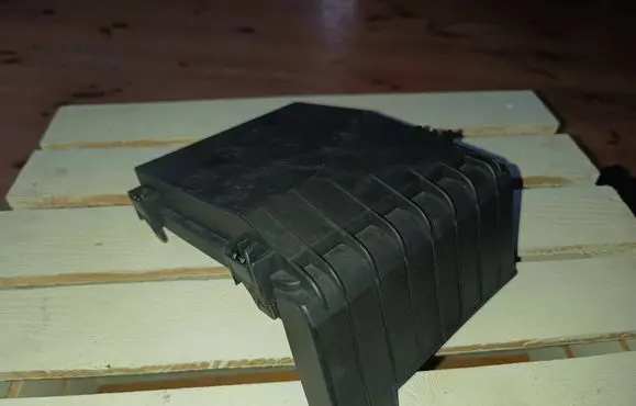 Audi A3 S3 8P Fuse box cover 1K0937132D 013949711 1394943