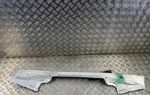 Audi Q7 4M Radiator mount bracket 4M0806391C
