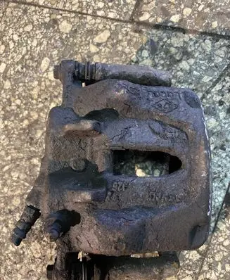 Opel Vivaro Front brake caliper