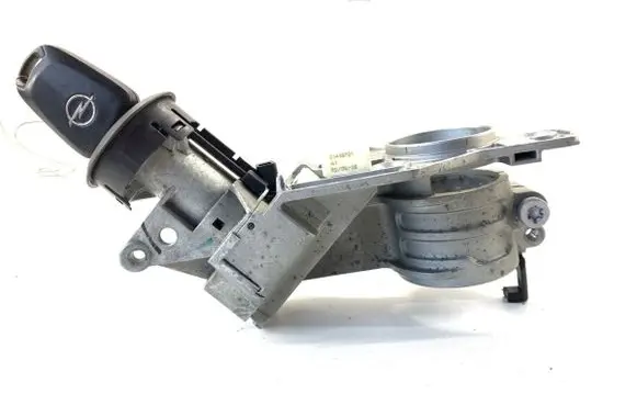 Opel Zafira B Ignition lock 2421430