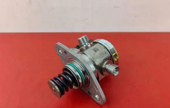 Mercedes-Benz C W206 Fuel injection high pressure pump A2540700400