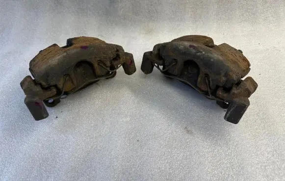 Volkswagen PASSAT B6 Front brake caliper