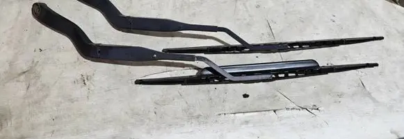 Dodge Nitro Front wiper blade arm