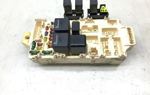 Mitsubishi Pajero Fuse module K4978