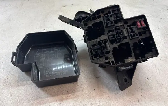 Toyota Yaris Fuse module 8266252610