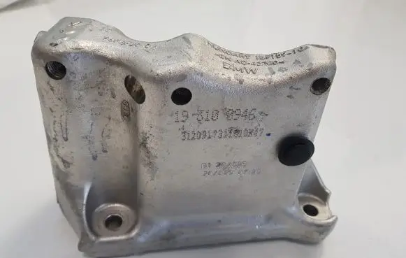 BMW 2 F45 Engine mount bracket