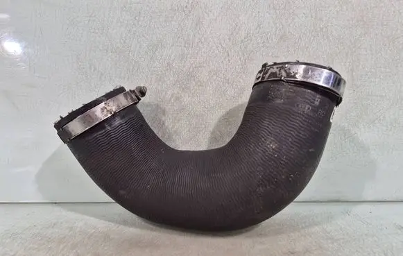 Audi Q7 4L Intercooler hose/pipe 4L0145972A