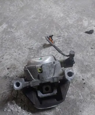 Audi A6 S6 C7 4G Engine mount bracket 