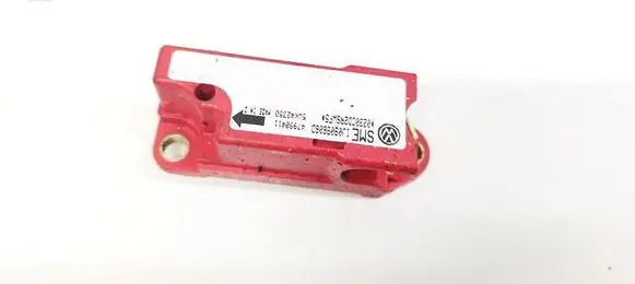 Volkswagen Golf IV Airbag deployment crash/impact sensor 1J0909606D 5WK42350