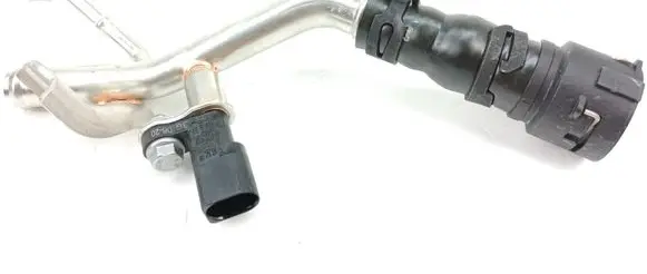 Volkswagen PASSAT B8 Engine coolant pipe/hose 05L121050C