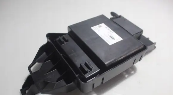 Audi A6 C7 Voltage converter/converter module 