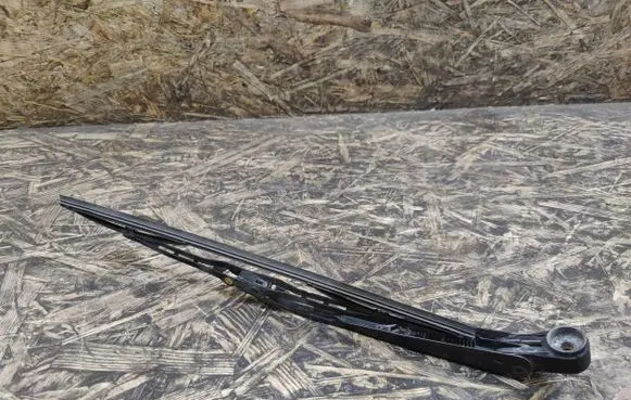 Chrysler Pacifica Rear wiper blade arm 