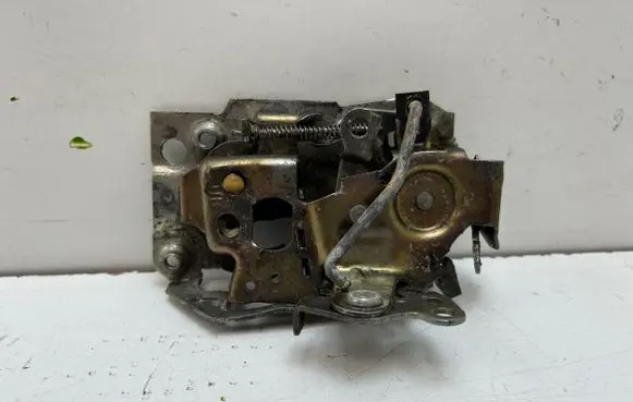 Chevrolet Tahoe Front door lock