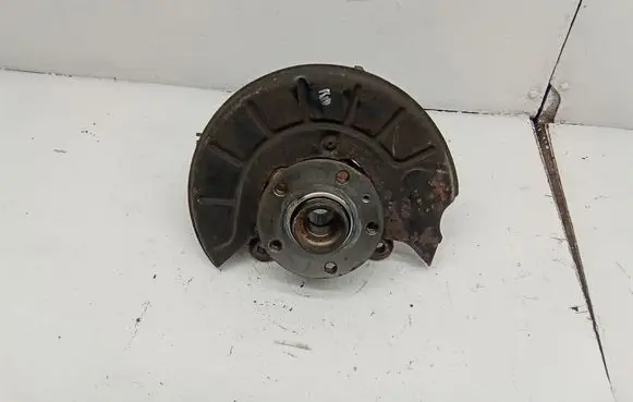 Skoda Octavia Mk2 (1Z) Front wheel hub spindle knuckle