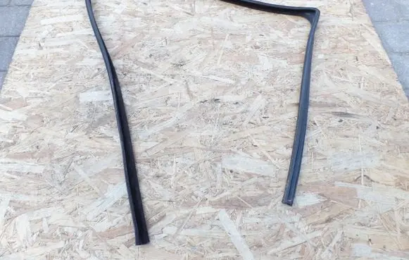 Mercedes-Benz A W168 Rubber seal front door window/glass A1687250525