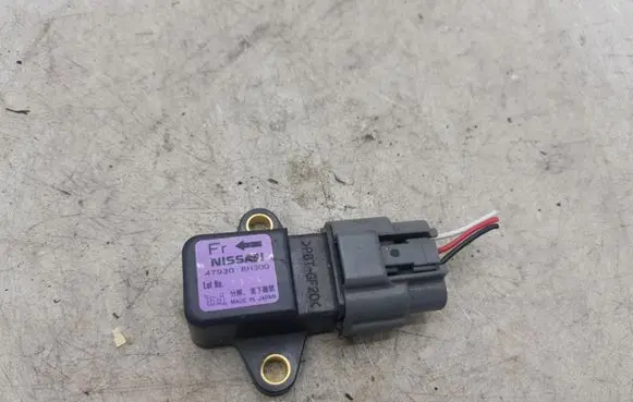 Nissan X-Trail T30 ESP acceleration yaw rate sensor 479308H300