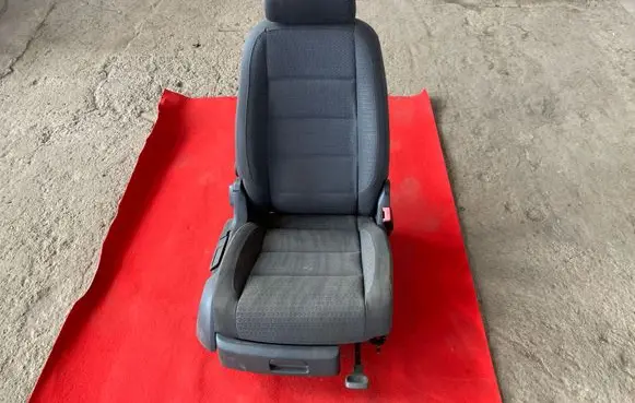 Volkswagen Touran I Front passenger seat 1K4881106GA