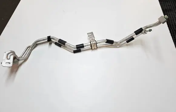 Chrysler Pacifica Air conditioning (A/C) pipe/hose 68322290AA