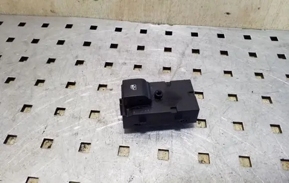 Opel Zafira C Electric window control switch 13301888
